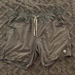 Vuori XL 7” dark Gray Performance Shorts